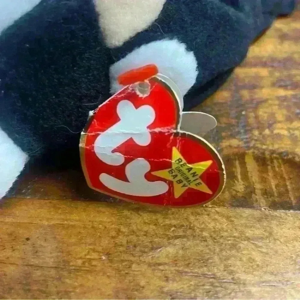 RARE Ty Daisy The Cow Beanie Baby, Errors on ear and tush tag, fiber and pellets